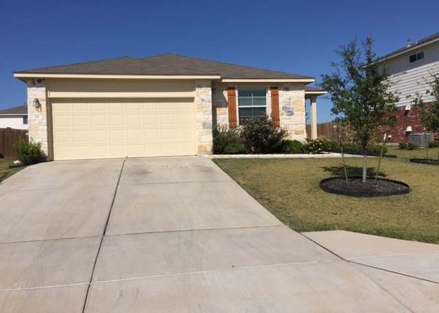 FANTASTIC 4 BEDROOM / 2 BATH HUNTER'S CROSSING HOME