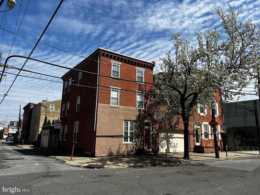 1037 SHACKAMAXON STREET