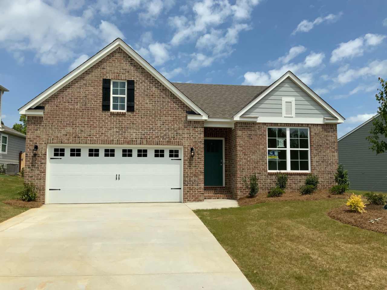 Chelsea Park's / Park Crossings 4 Bedrooms 2 Full Bathrooms with a Fenced in Bachyard