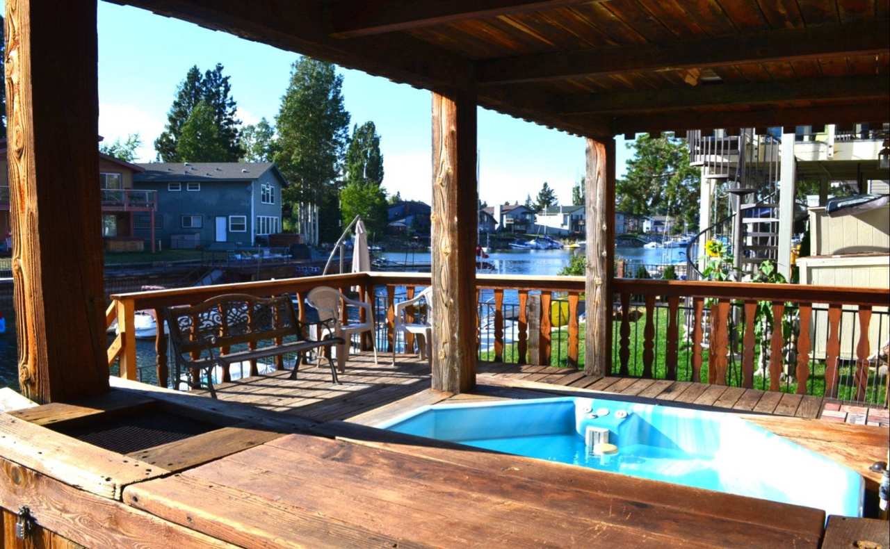 3BR + loft and 2Ba! w/private boat dock, and hot tub this home can be a long term or seasonal home will be Avail. 06/15/25