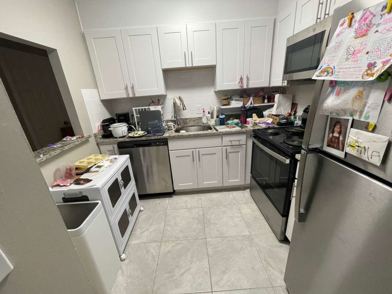 2-bed near I-95 w/parking
