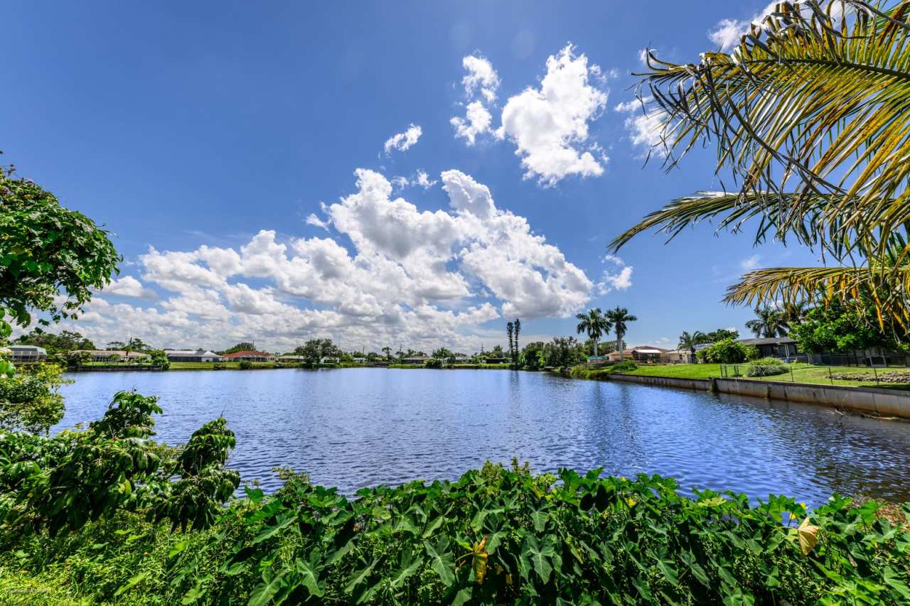 price drop!! PET FRIENDLY- WATERFRONT- SPACIOUS- CENTRAL LOCATION