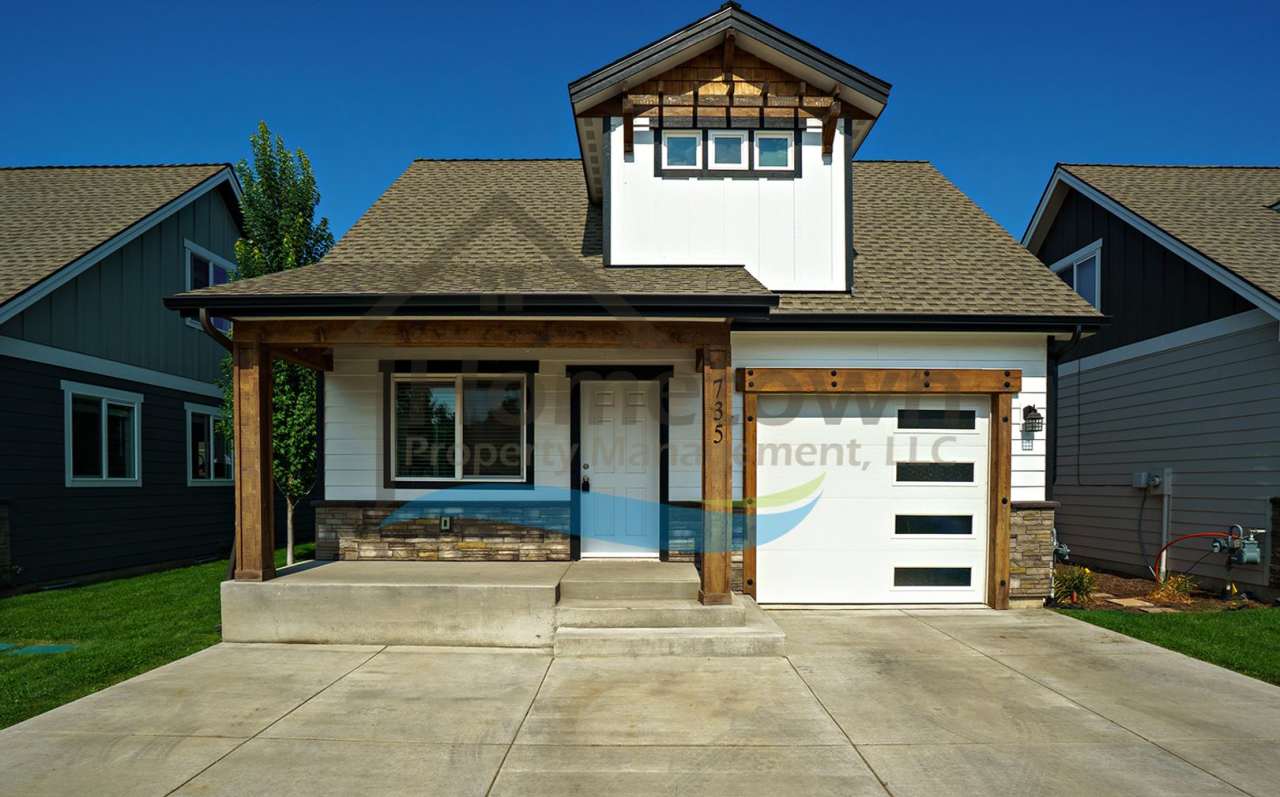 Beautiful Custom Craftsman Home in Coeur d'Alene with 2 Bedrooms and 1.5 Bathrooms!