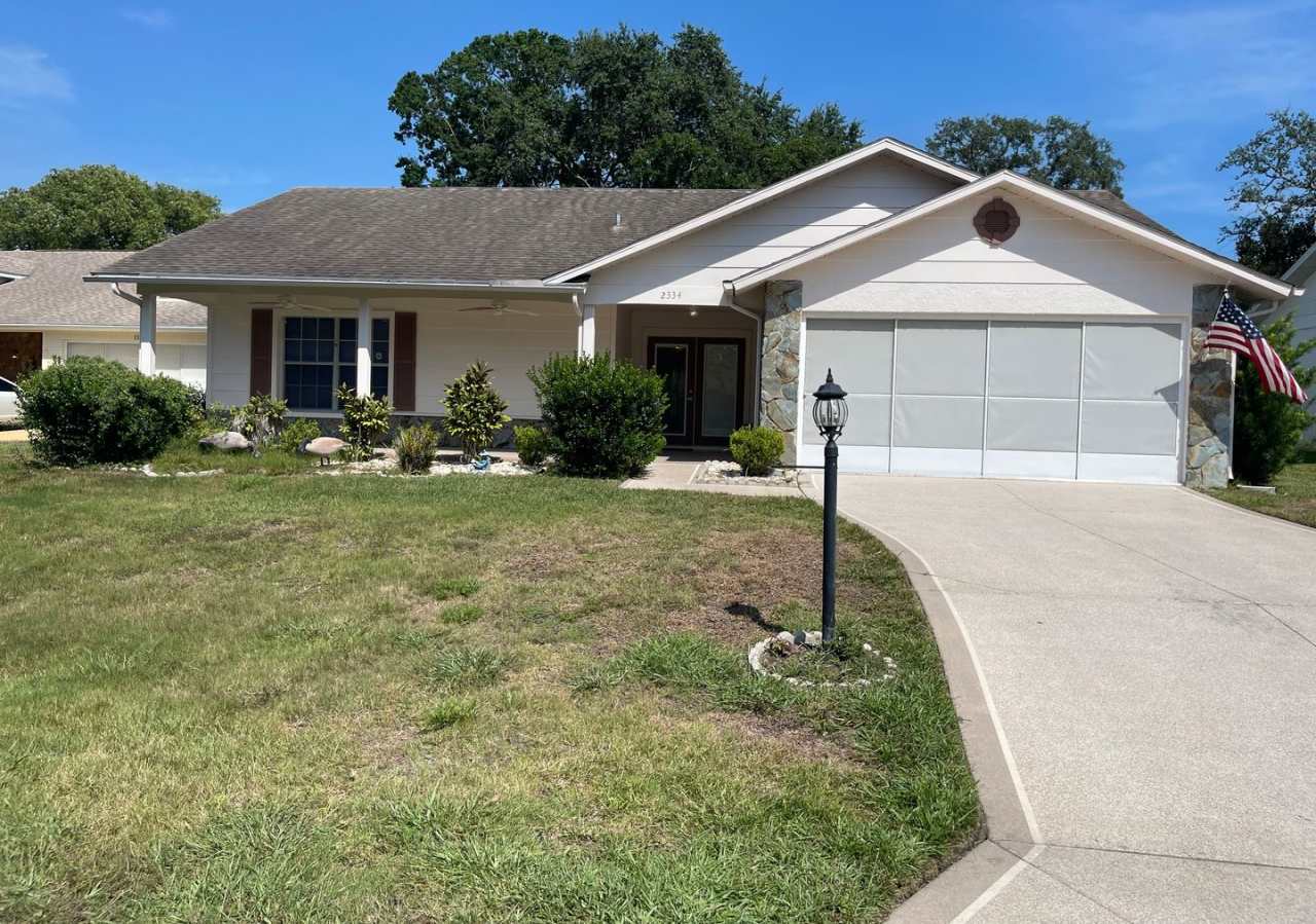 Spacious 3 Bedroom plus Den 3.5 baths 2 car plus golf cart garage in Timber Pines