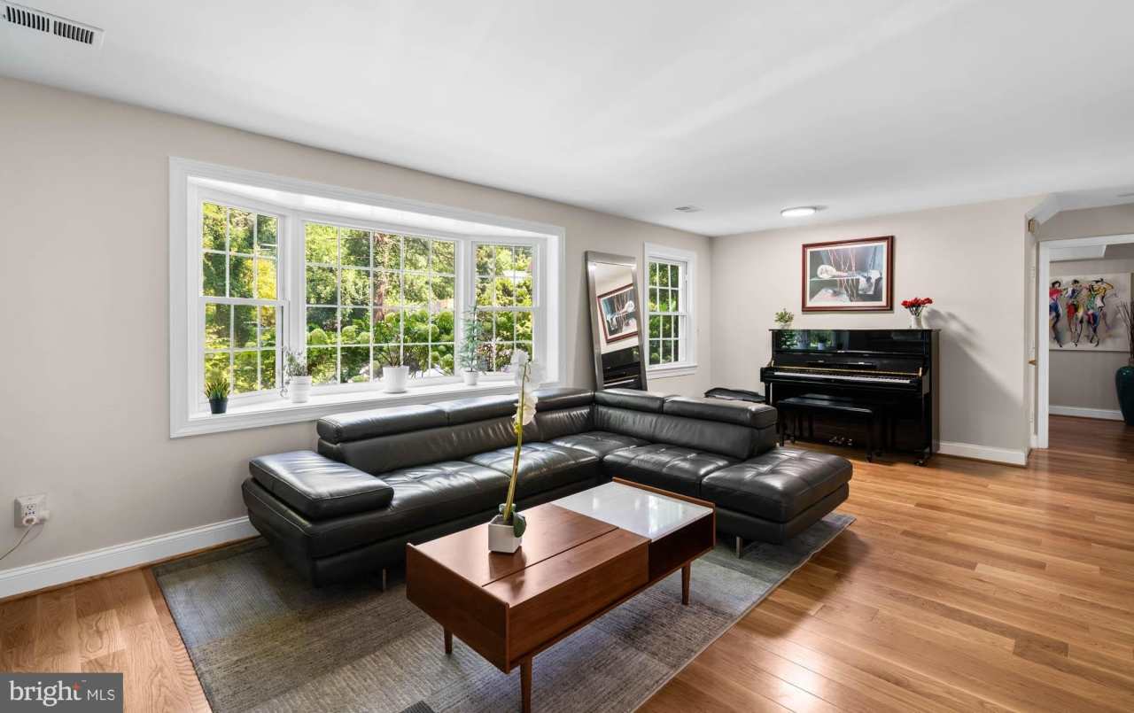 5801 DEVONSHIRE Drive