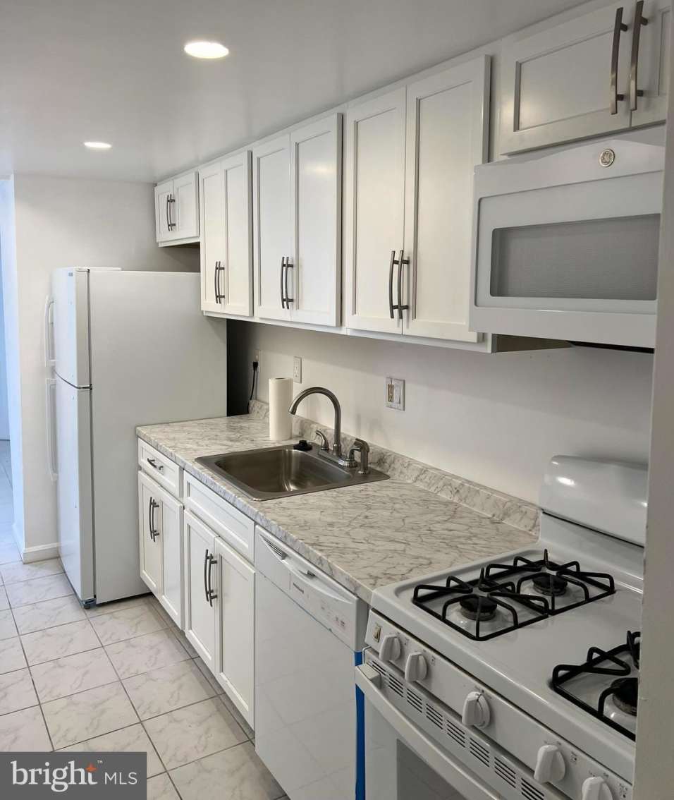 1342 NE LEVIS Street NE