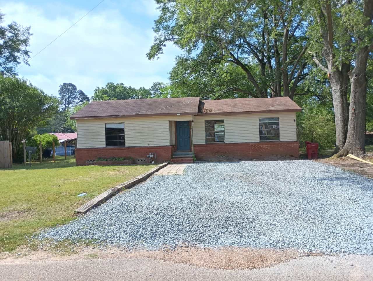 704 Massie St