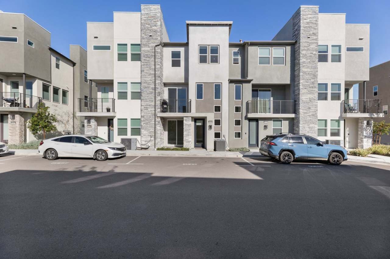 Stunning 3BR Condo in San Diego