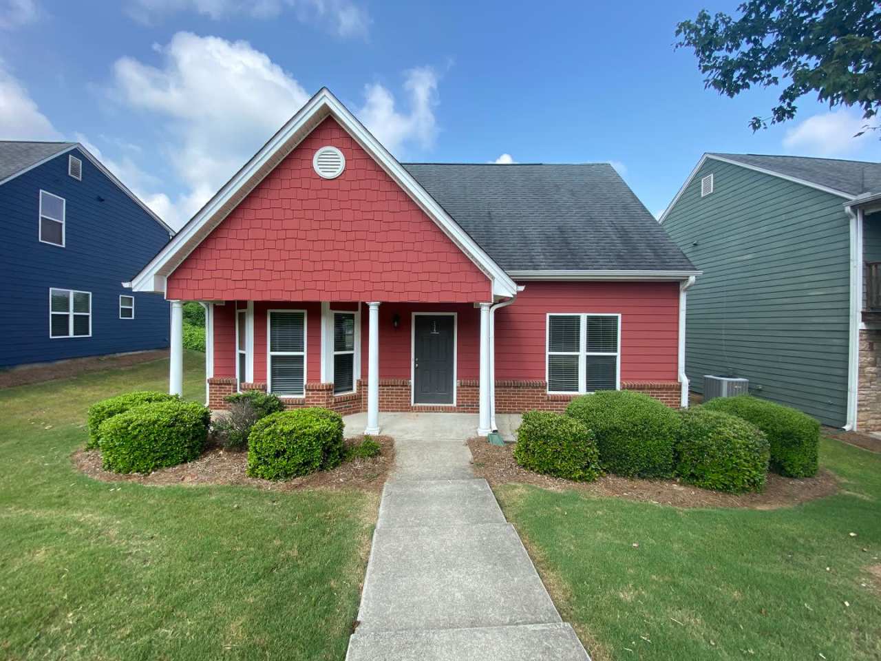 BRIDGEWATER HOME WITH FENCED IN YARD! PRE-LEASING FOR AUGUST 2026!