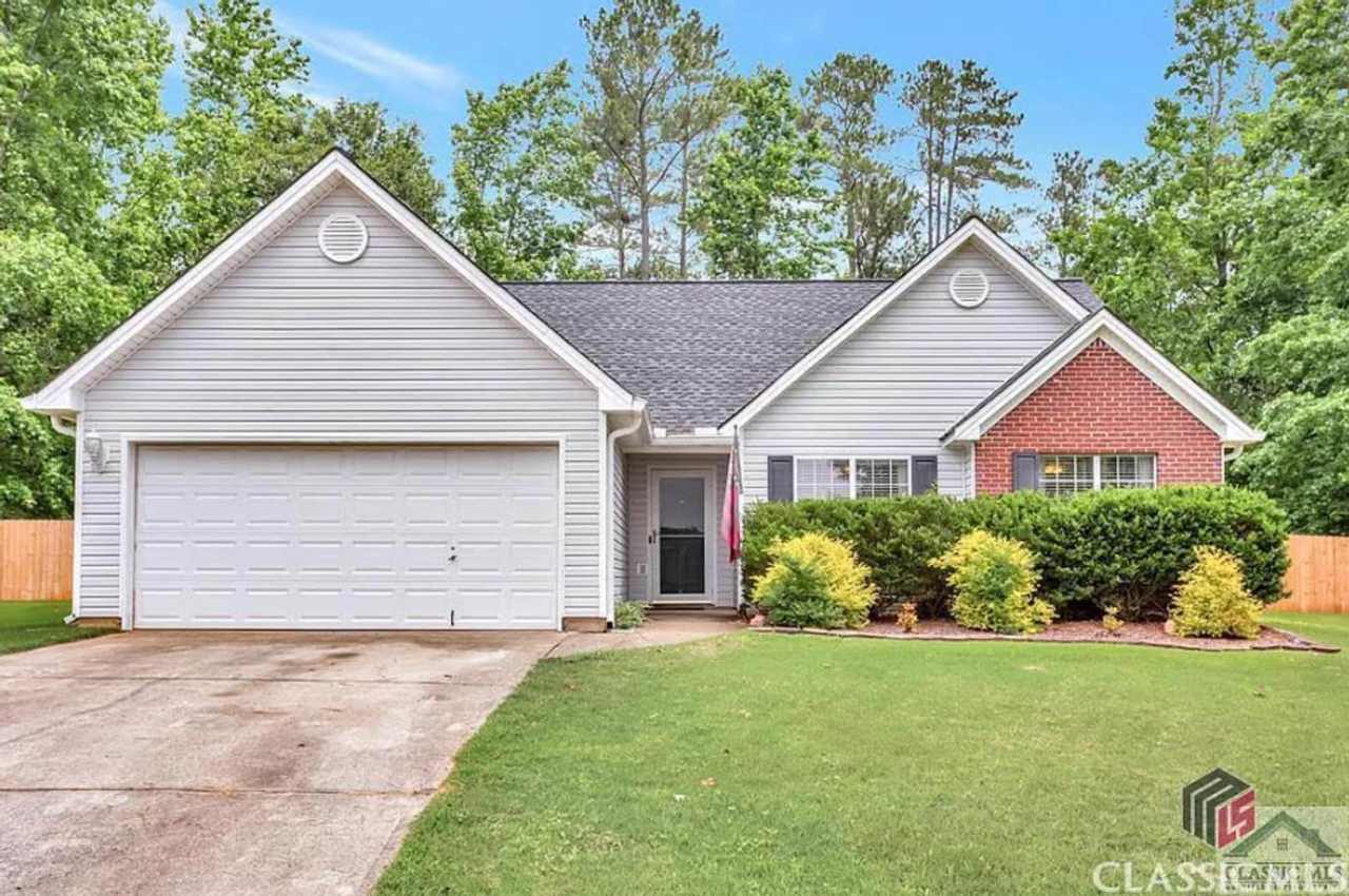 Beautiful 3 bed 2 bath house- Pet Friendly!