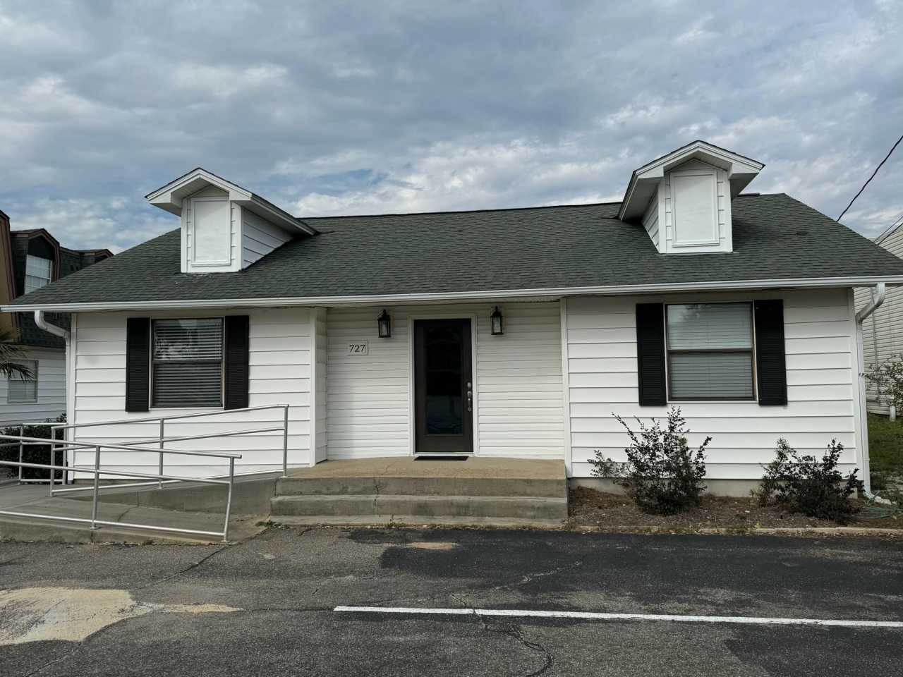 727 Harbor Boulevard