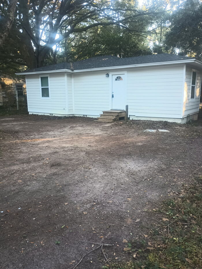 1105 North 50th Avenue