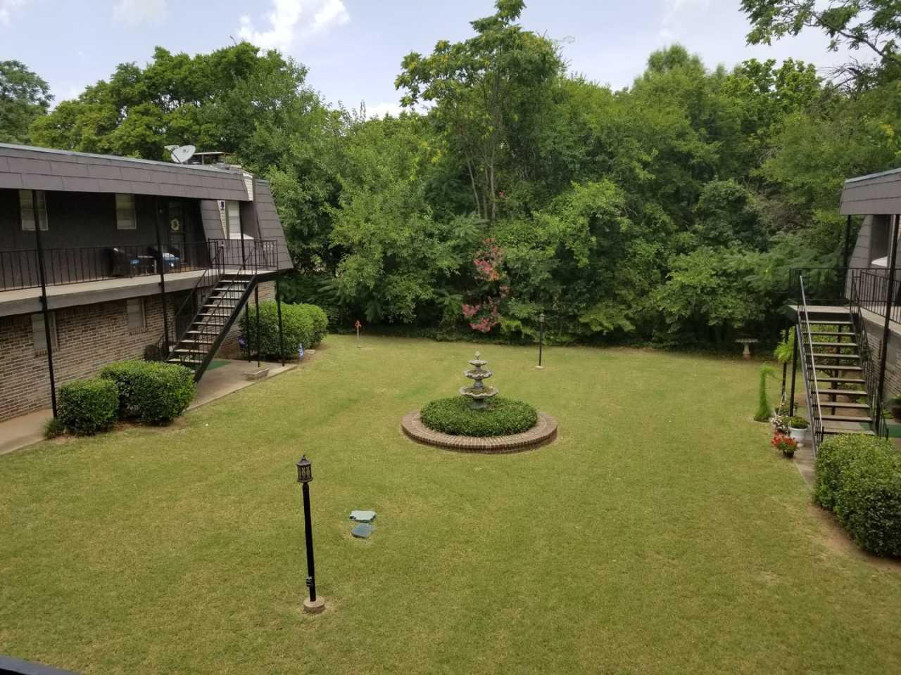 quiet complex, 1200 sq feet , walk in closet second floor