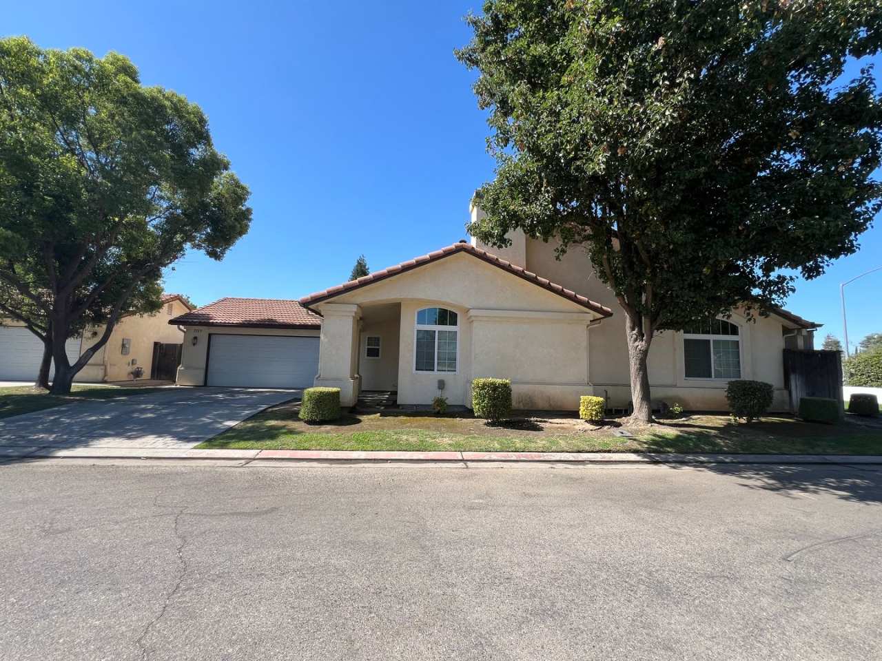 FOR RENT 3 Bed | 2 Bath | 1,646 sq ft – Gated Community