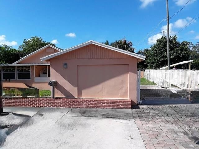 1017 W Lakewood Road