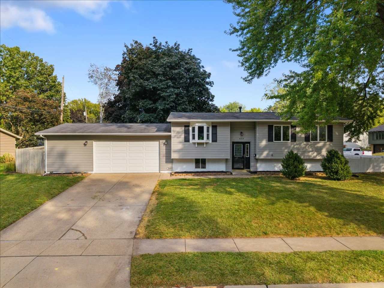 4 beds/2baths in Bettendorf, IA