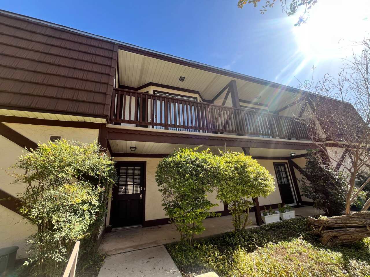 *2 Bedroom, 2.5 Bath Condo* ~move in ready~ great location!
