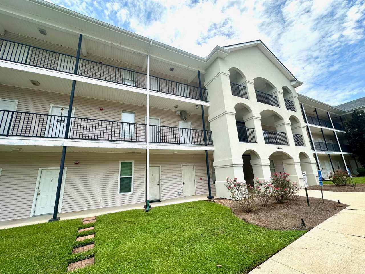 12386 River Highlands 3-D