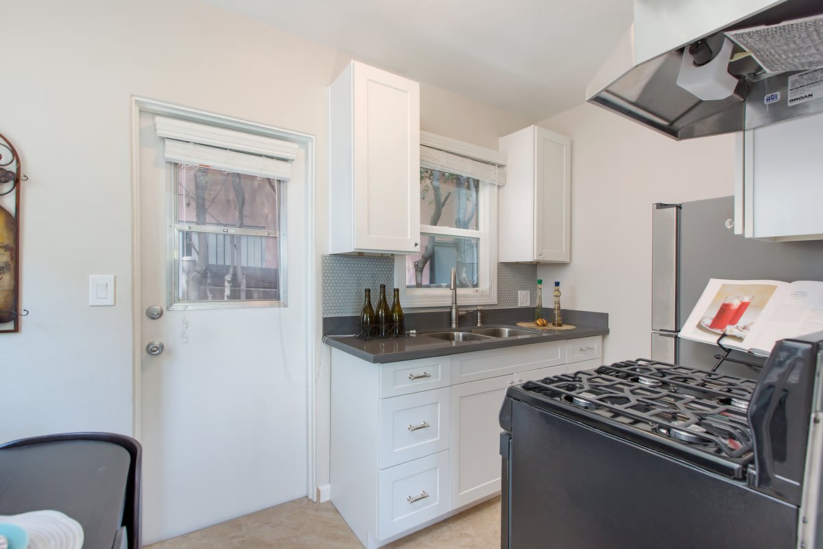 Must See! Amazing Studio in Hillcrest - Character GALORE