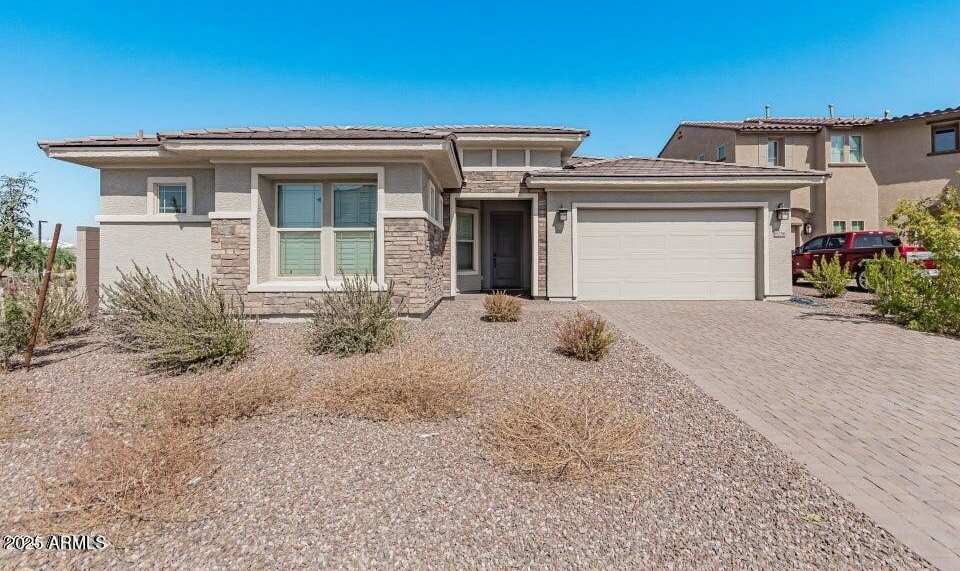 8756 W MISSOURI Avenue