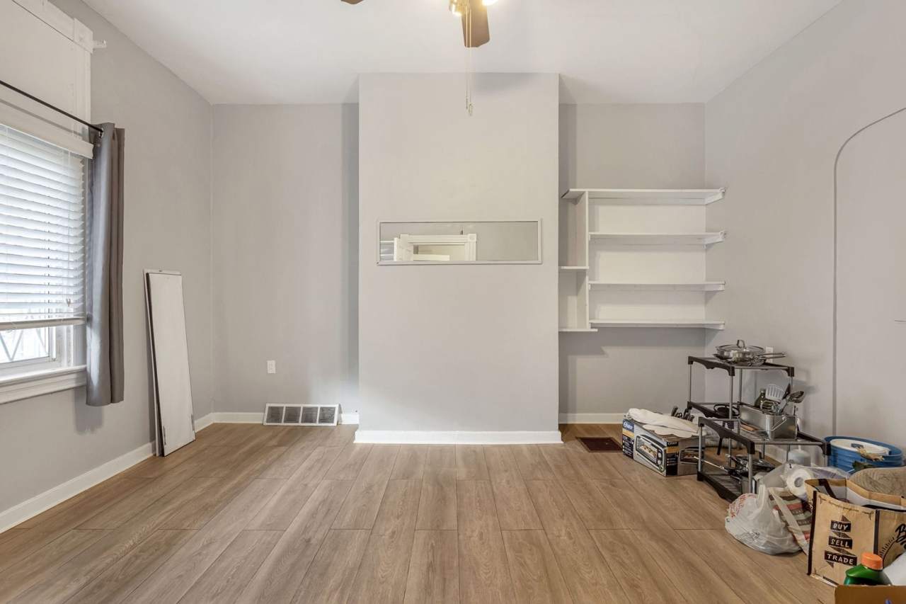 5 Bed 2 Bath - South Oakland, ALL UPDATED,. Laundry, central air. Off street parking included.