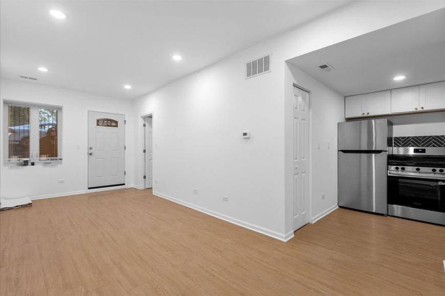 1313 W Chicago Avenue