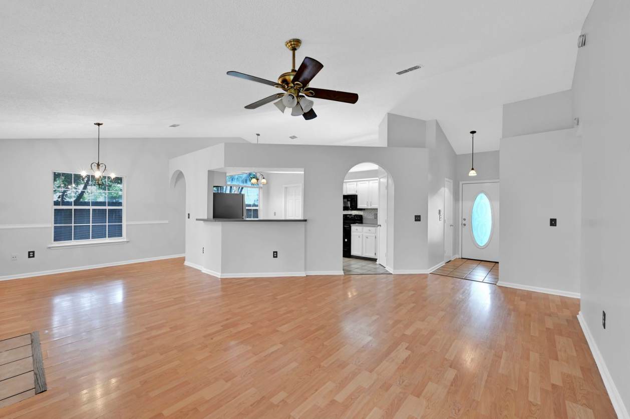 MOVE IN SPECIAL!!! Welcome to this charming 3 bedroom, 2 bathroom home located in Jacksonville, FL