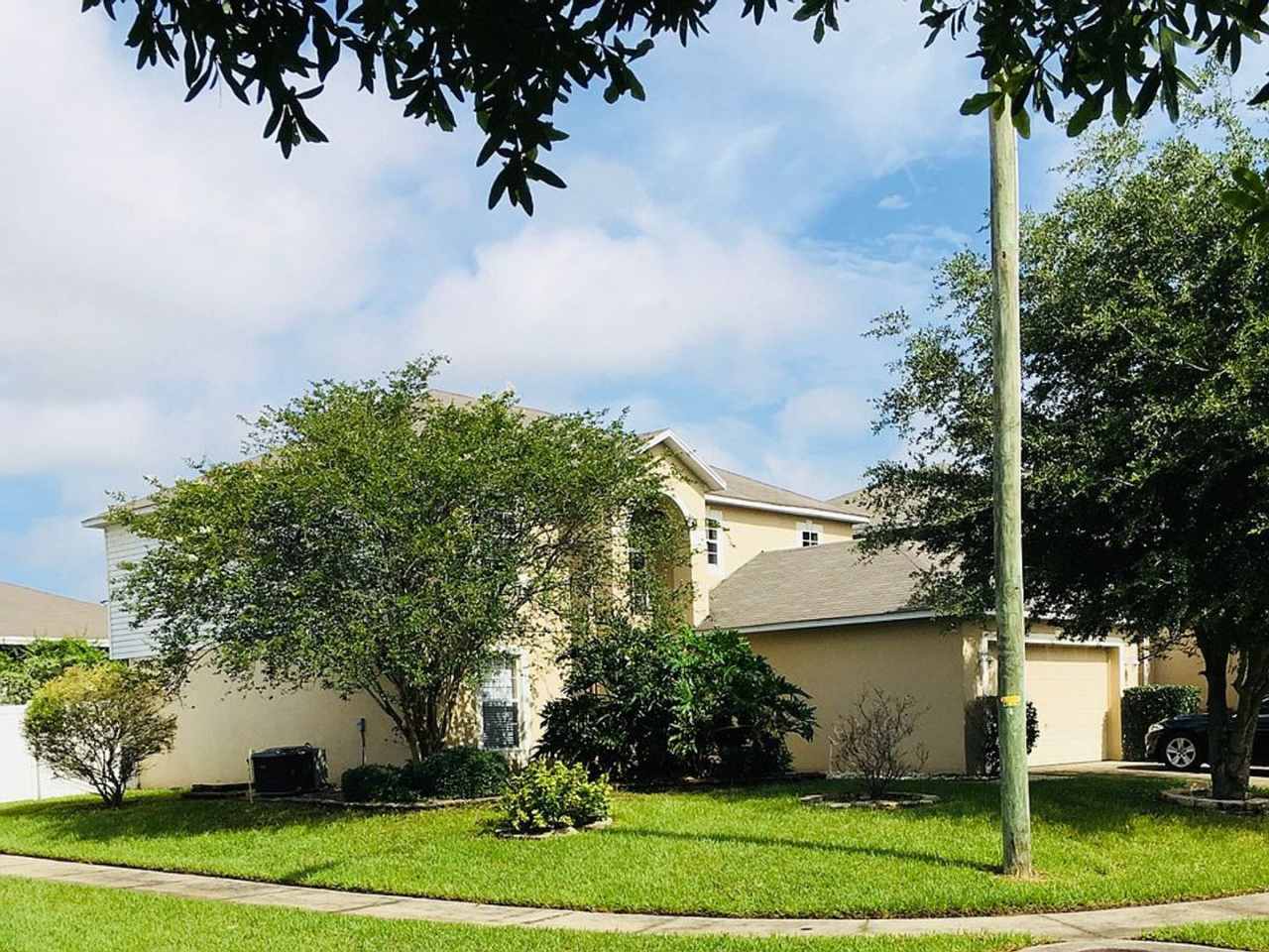 Leesburg 4 Bed 2.5 Bath w/ Den!