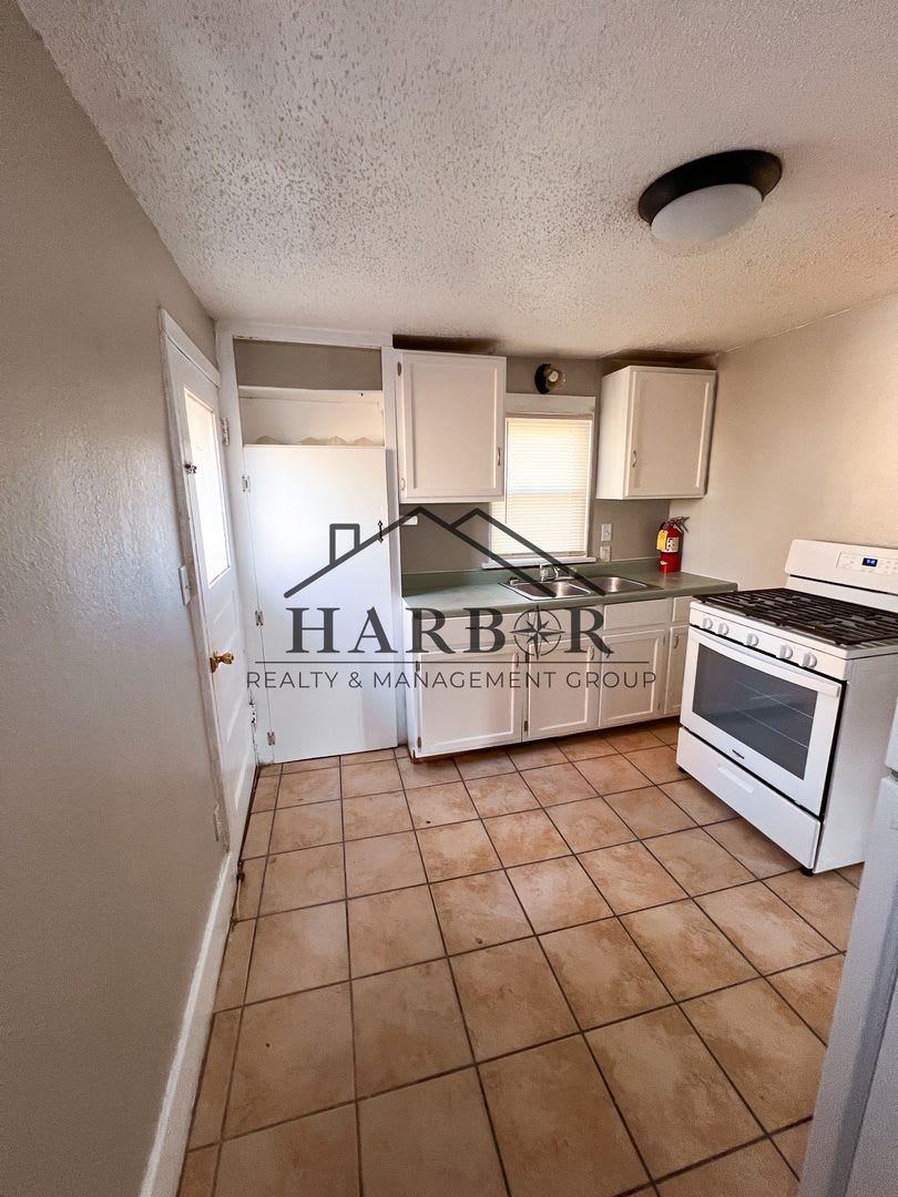 Recently Renovated 2 Bedroom Home!!