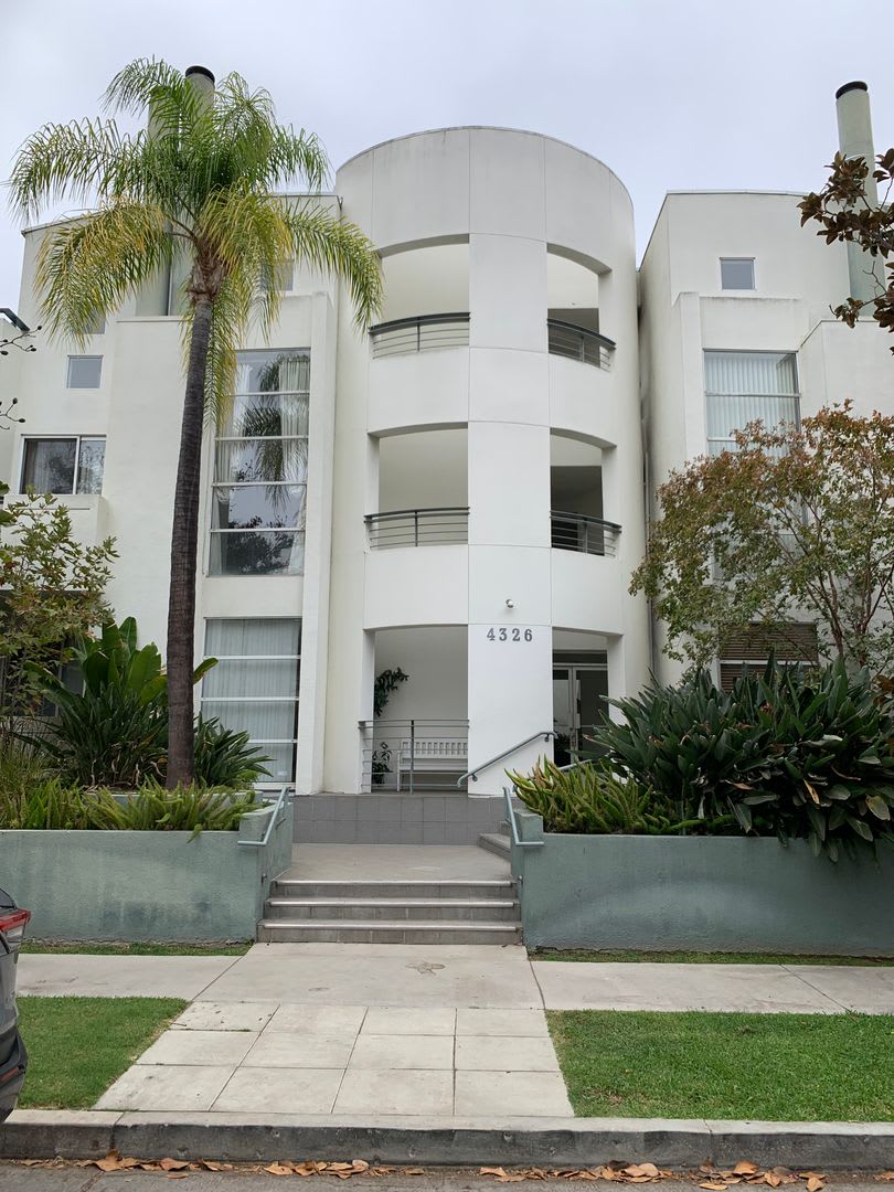 For Lease! Beautiful 2 Bedroom 2 Bathroom Studio City Condominium Ready for Move-In