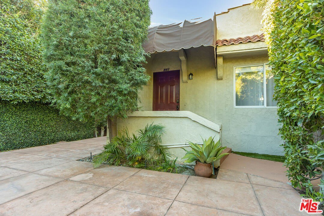 843 N Ogden Dr