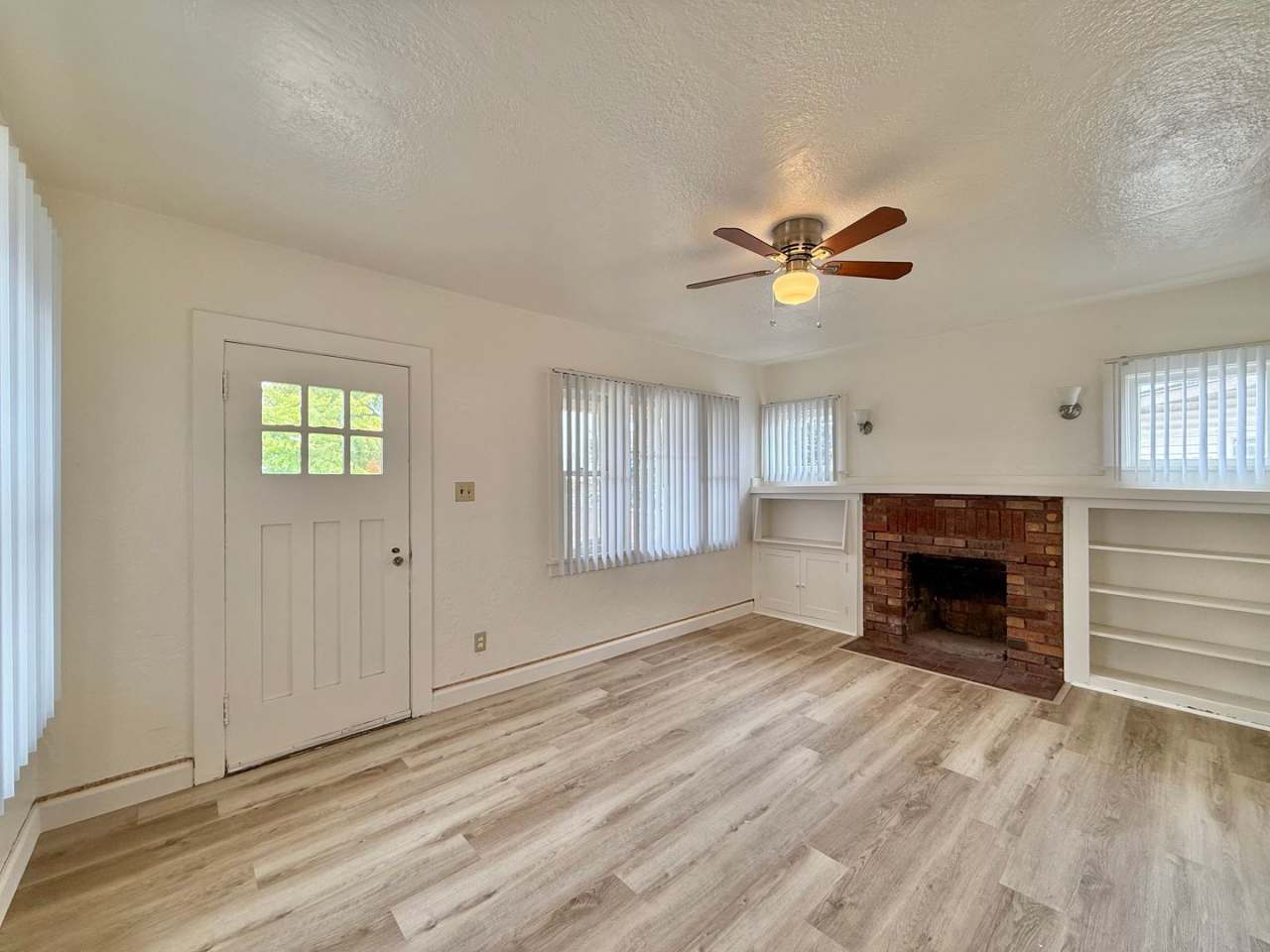 2 Bedroom Cottage nestled in City Heights! With Parking!!