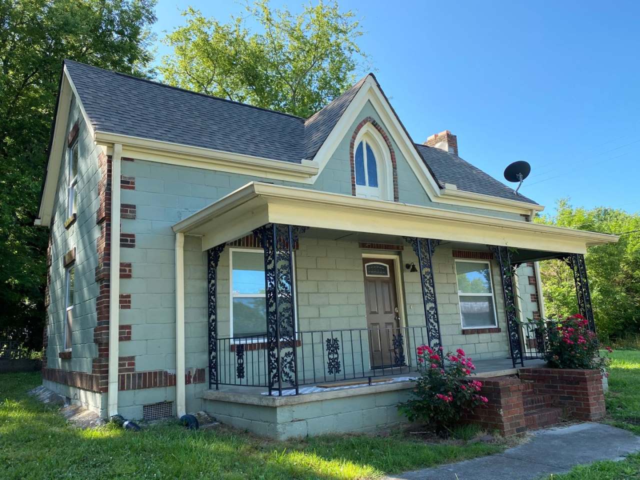 COMING SOON: HOUSE FOR RENT!