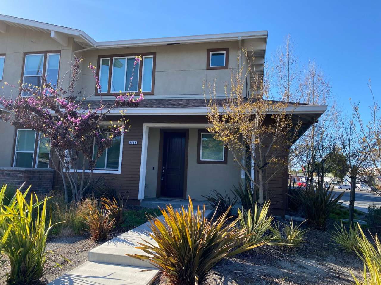 Available soon is the IDEAL TOWNHOUSE for your family in Mountain View