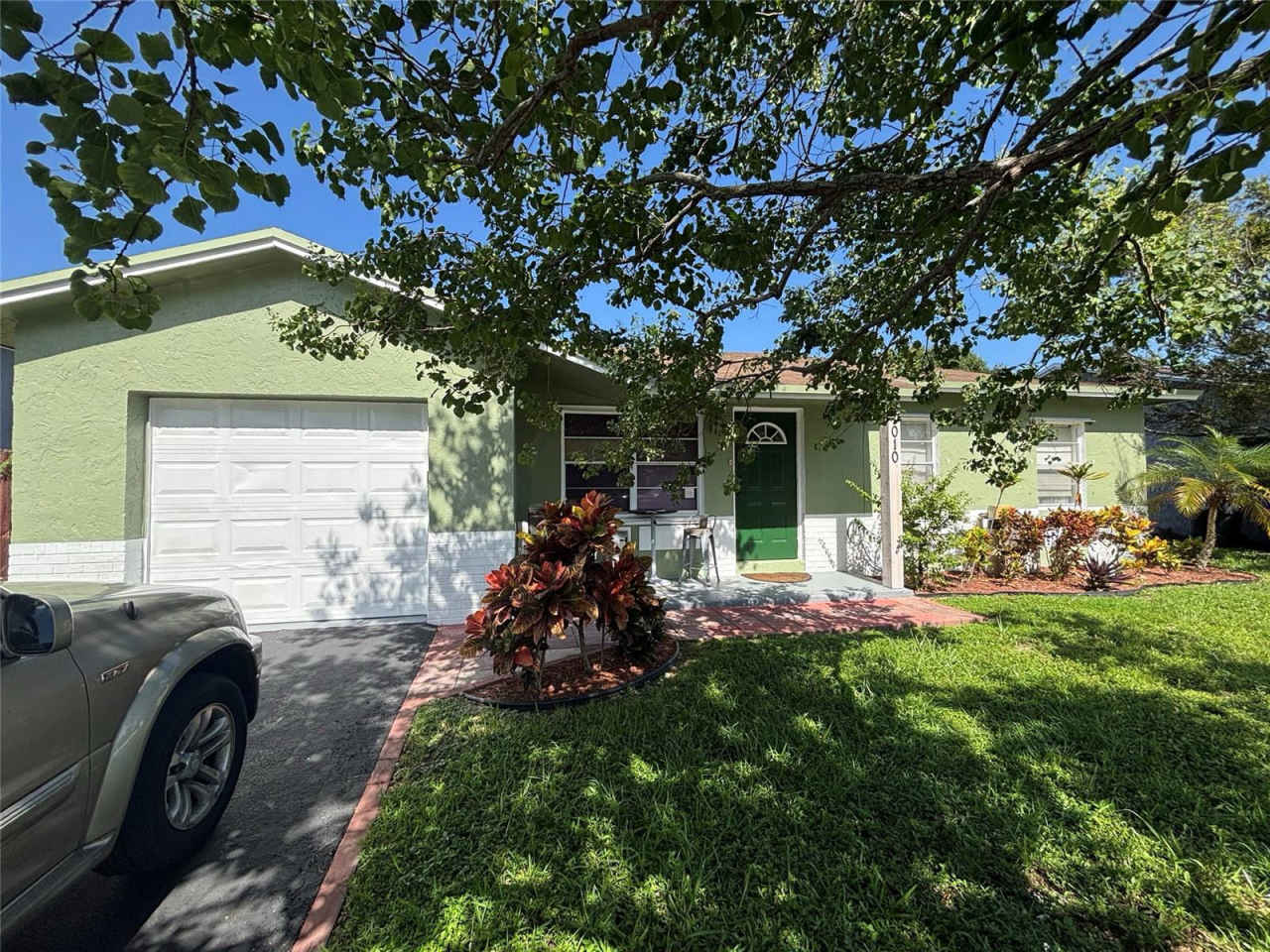 1010 Southwest 83rd Avenue