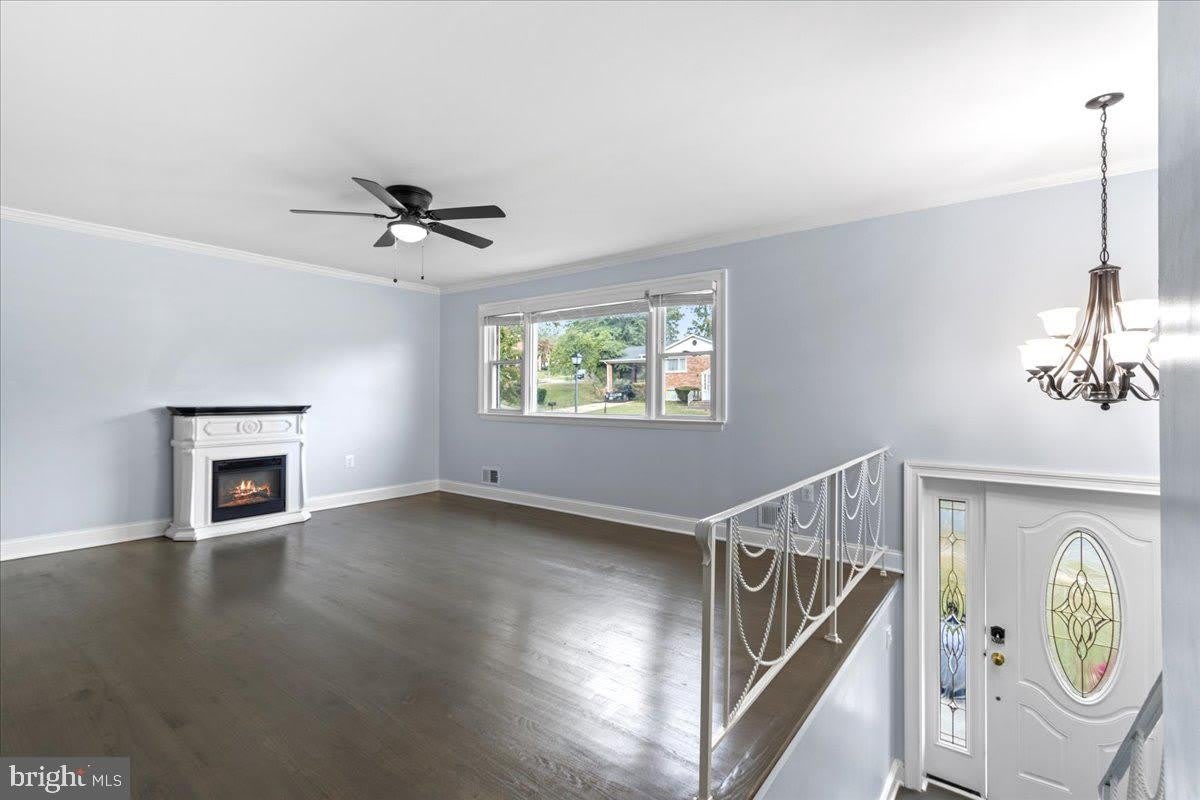 517 ROUND TABLE Drive unit: Upper Level Only