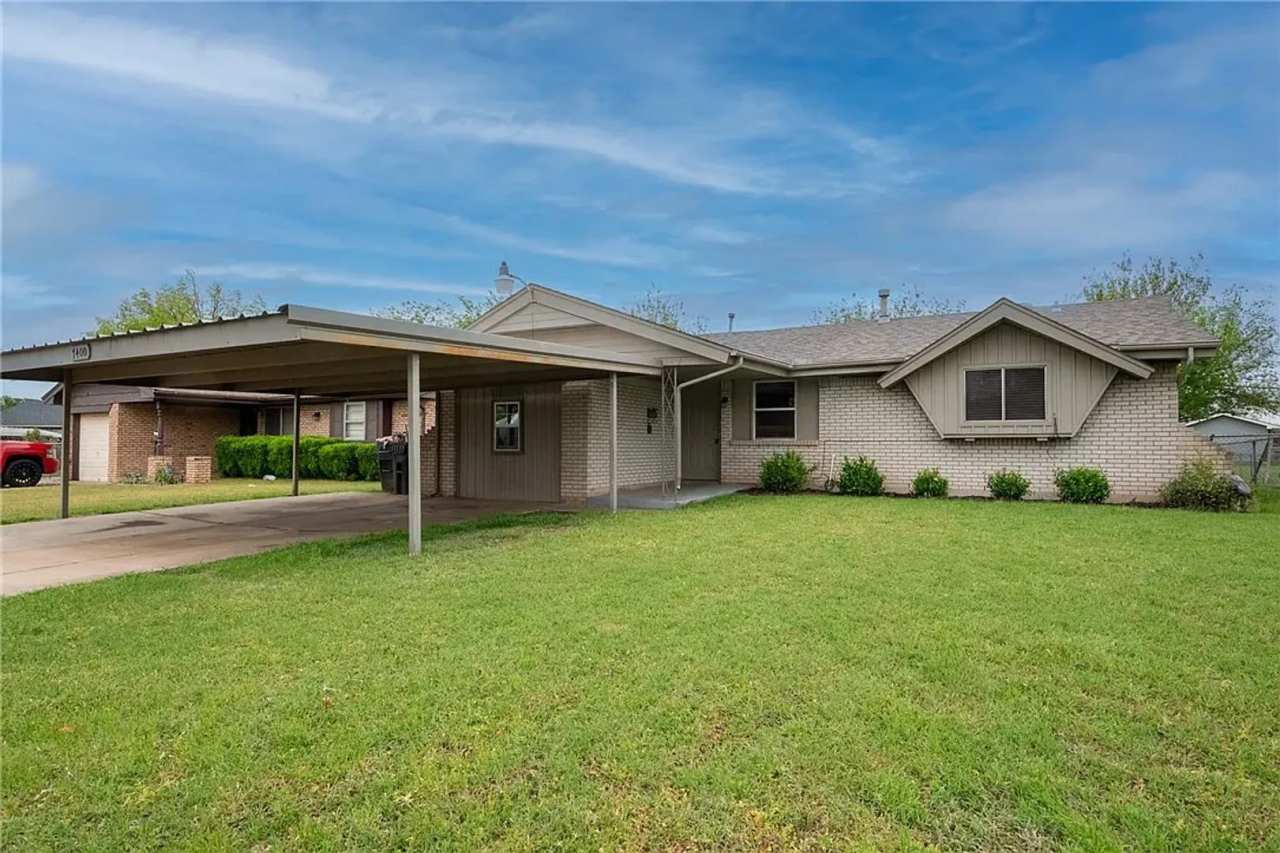 Charming 3 bed 1 bath home minutes away from OCCC! -COMING SOON!