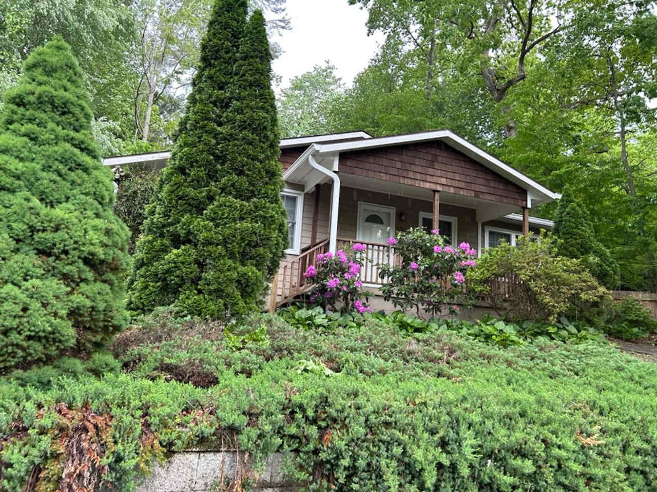 Black Mountain Rentals- Close to Lake Tomahawk and Black Mountain Golf Course