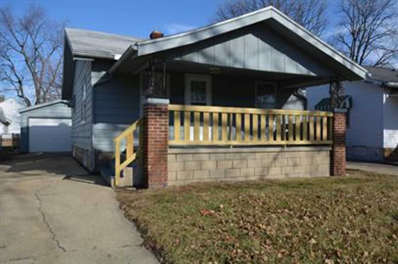 2 bedroom, 1 bath 1312 E. Logan St.