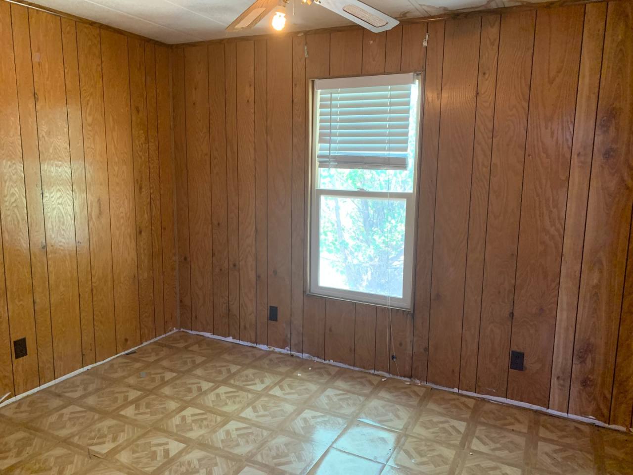 2 bedroom 1 bath single wide in Spring Creek