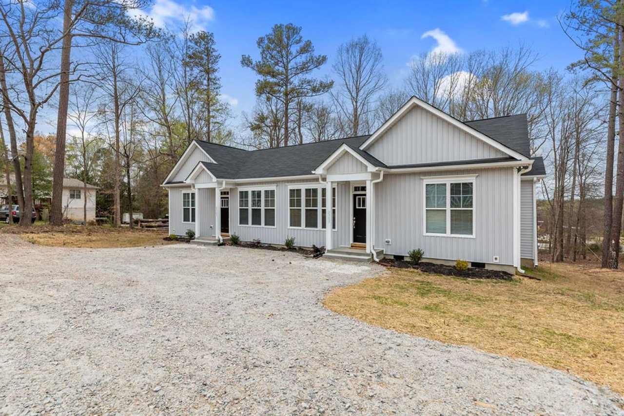 MUST SEE! 2 Bed / 2 Bath End Unit in Raleigh