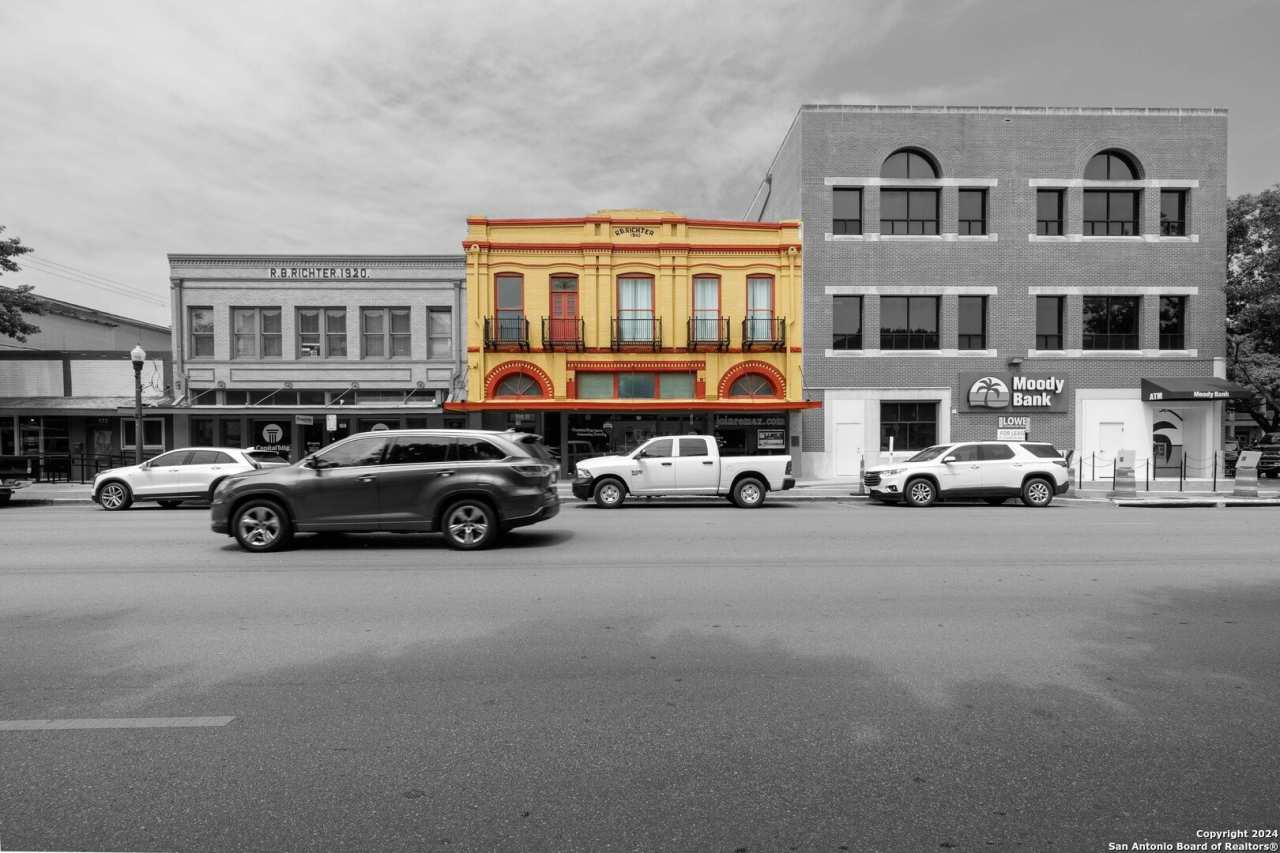 142 W San Antonio St