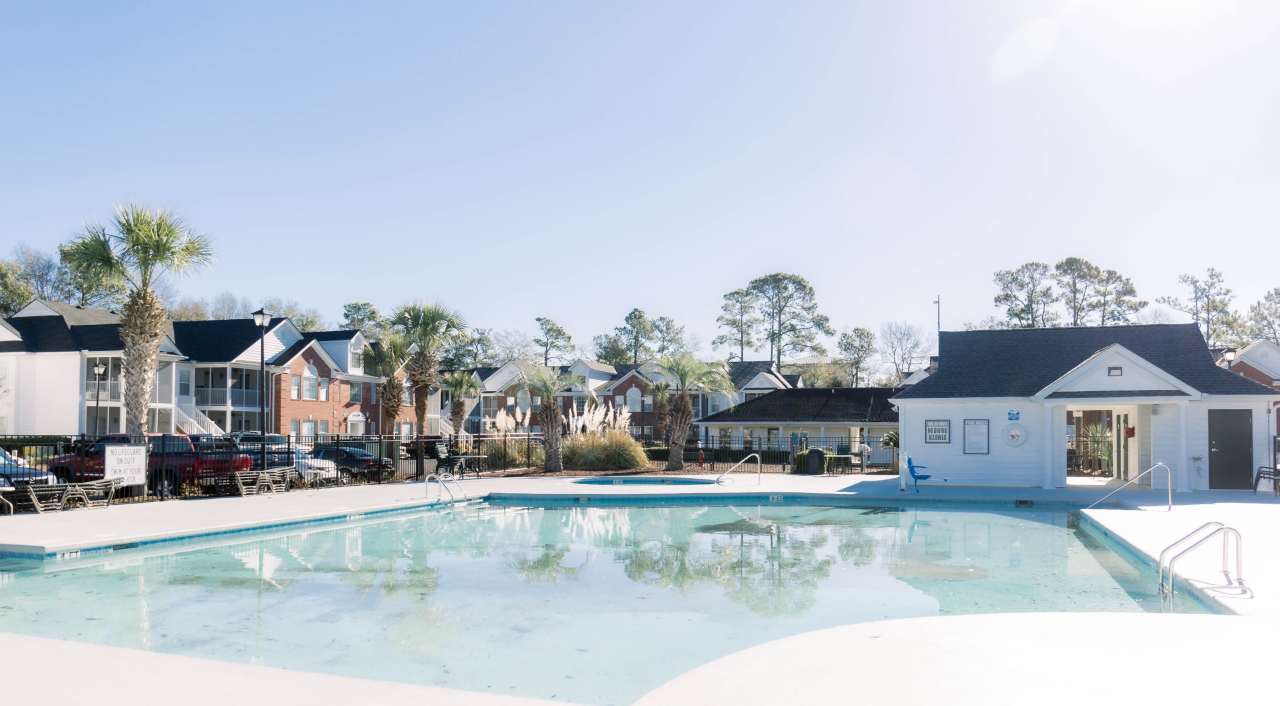 4438 Gold Flower Loop - 6B1