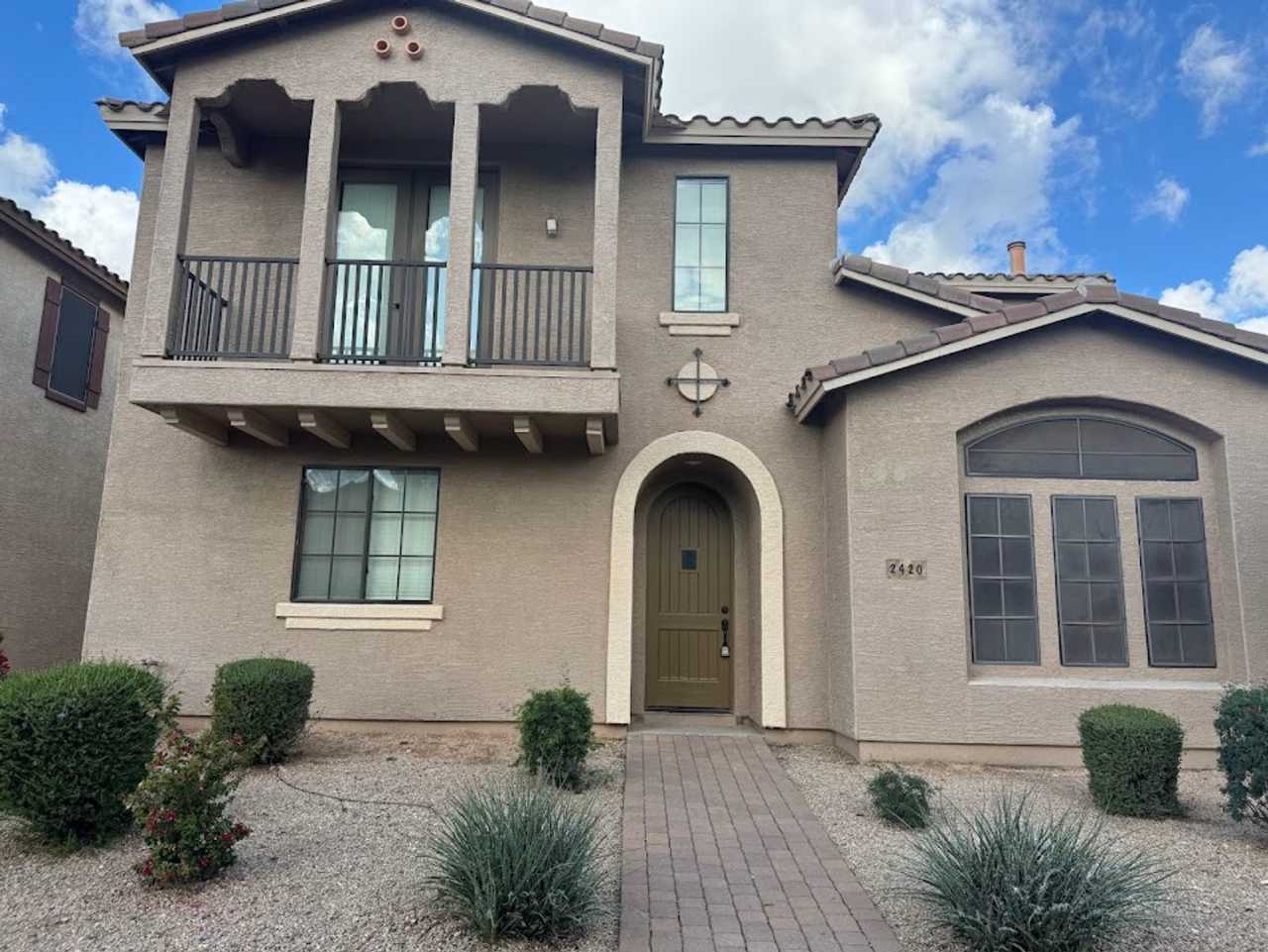 Gated Phoenix Gem with Community Pool and Spacious Kitchen