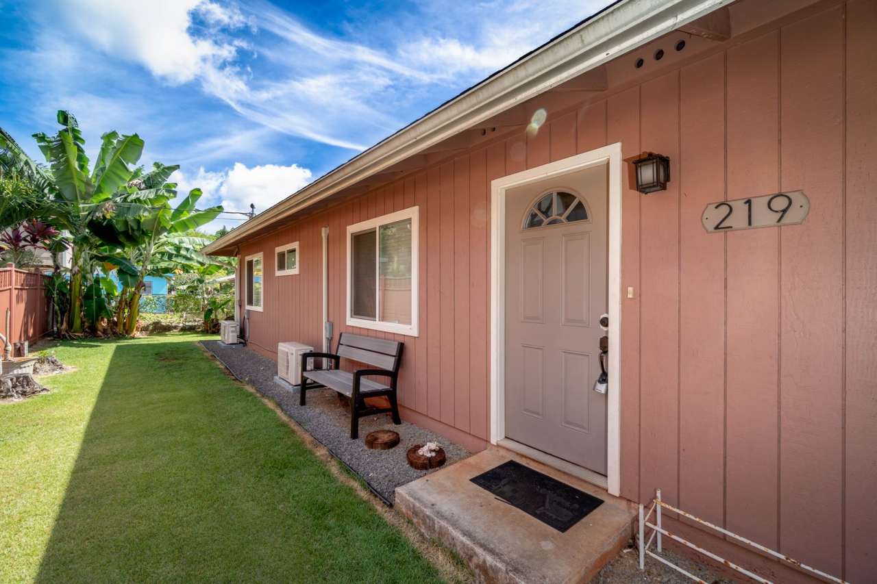 WAHIAWA TOWN: 4-BED, 2-BATH AVAILABLE EARLY NOV!