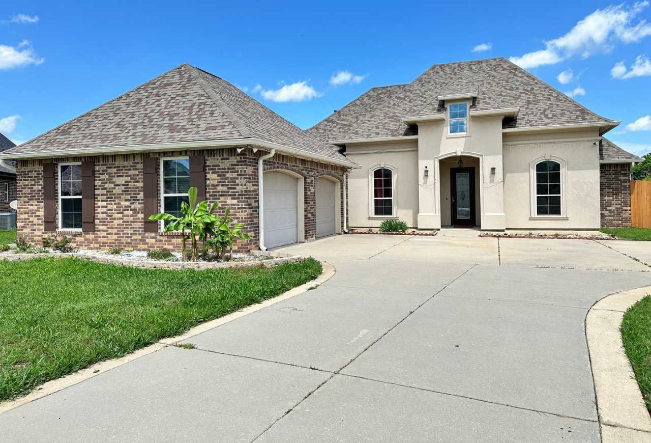 Large and in Charge!! Gated community close to Barksdale Air Force Base.