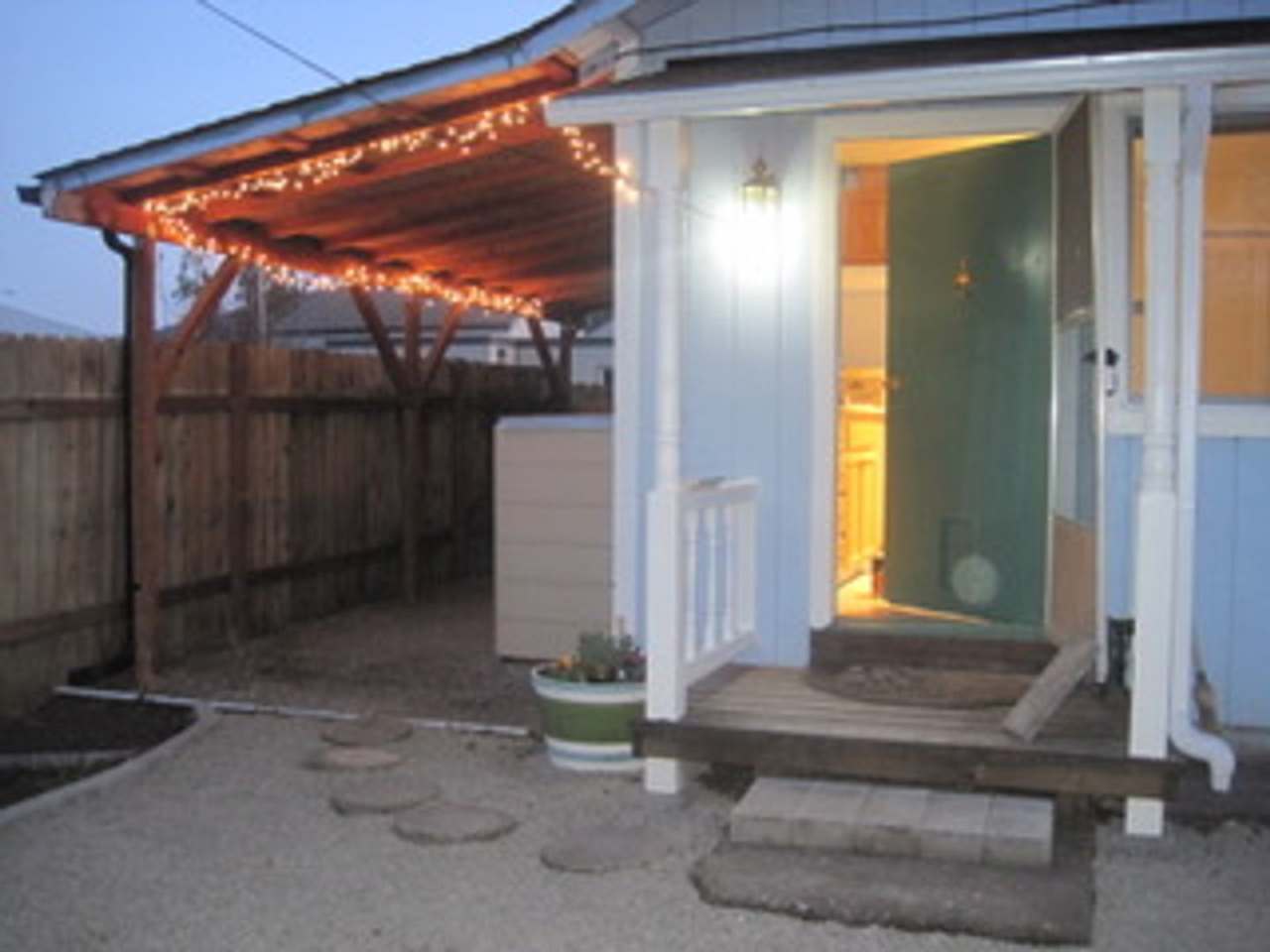 Cute cottage near Downtown Talent! | Available Now