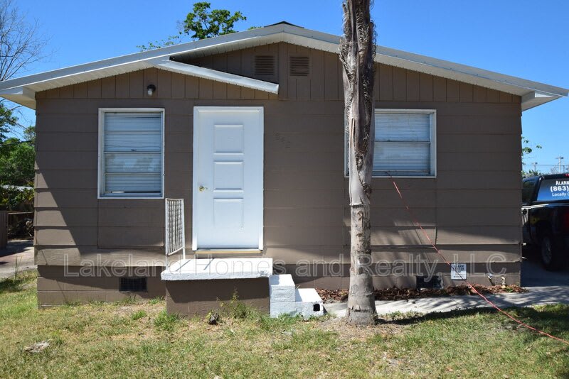 842 Crestview Avenue