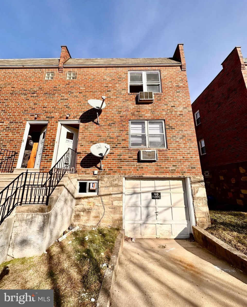 5914 HOUGHTON Street unit: 1