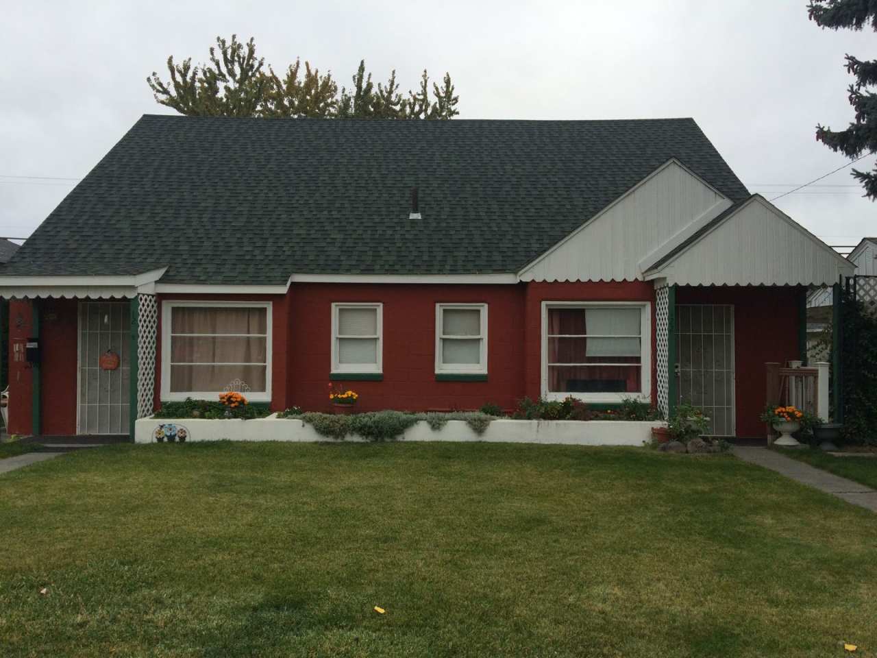 2bed 1bath Duplex in The Heart of Town!!